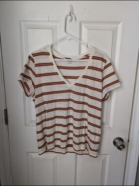 Madewell Cream V‑Neck Tee with Rust Stripes